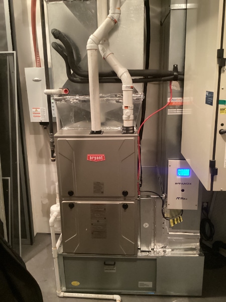 Bryant Furnace installed by Aquatemp. With 5 inch filter and UV IAQ Purifier