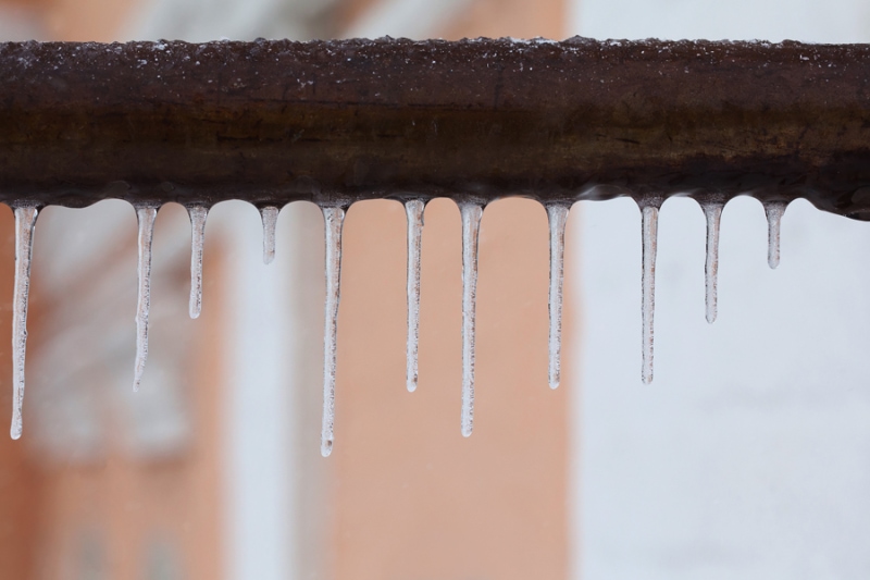 What to do about frozen pipes. Frozen pipes